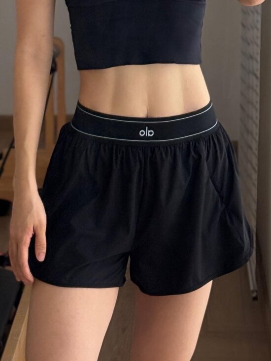 ALO Yoga Pants - Brand New ALO Yoga🏸Black Match Point Short Relaxed Fit